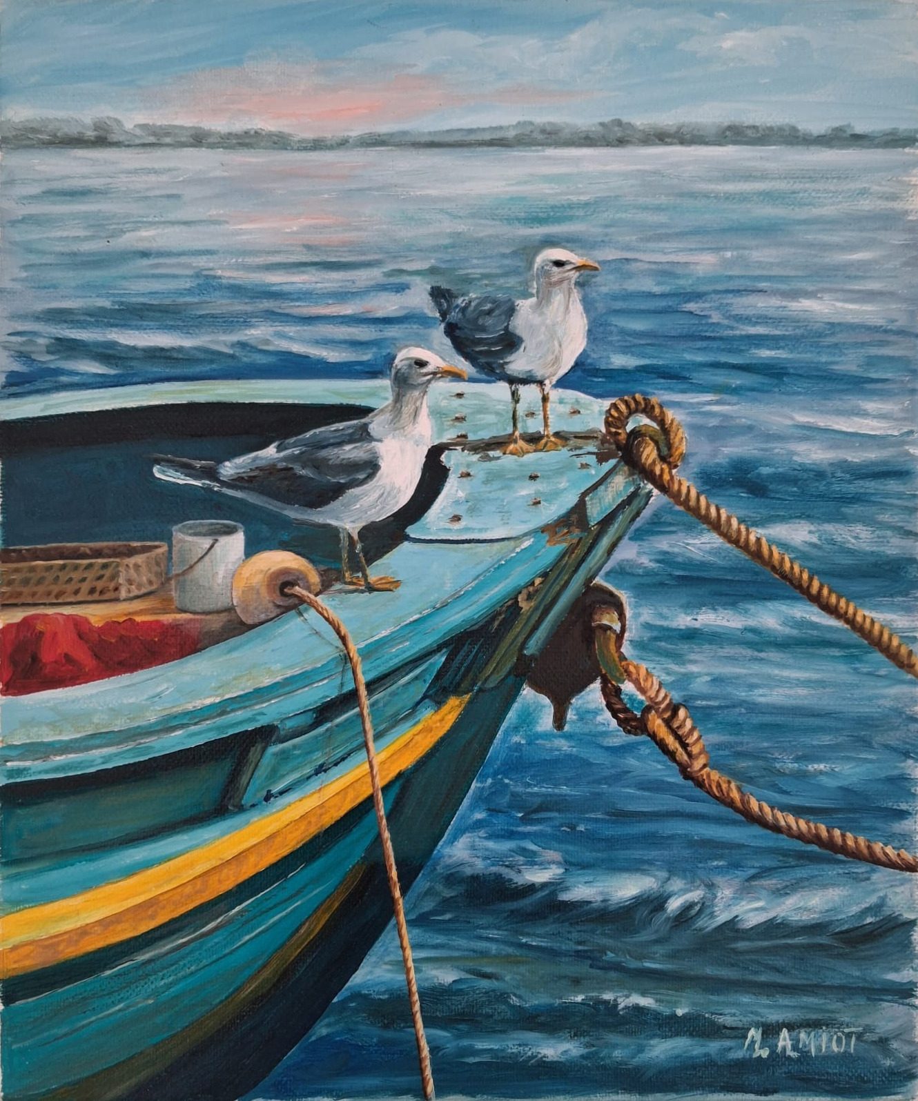 Deux mouettes posées sur la proue d'un bateau turquoise, cordages tendus au-dessus d'une mer bleue agitée.